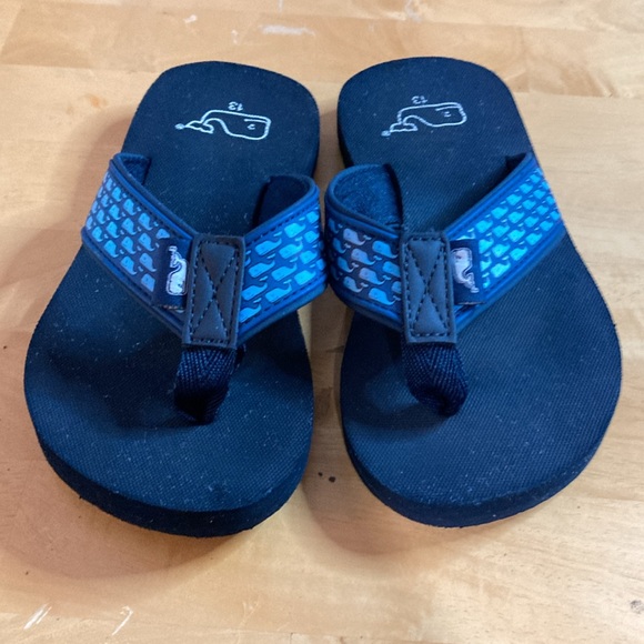 Vineyard Vines kids Size 13, Blue Whale Sandals - Picture 3 of 7